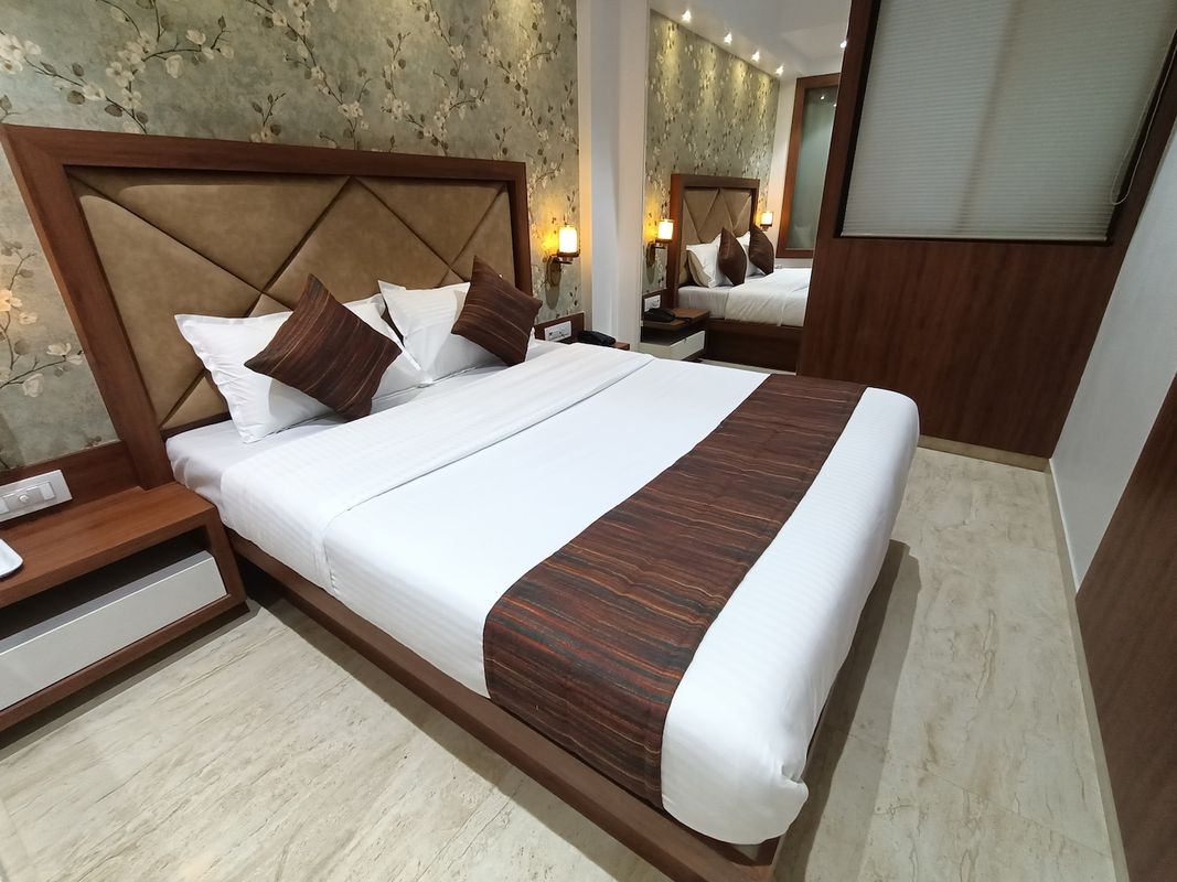 Hotel Saffron Inn Thane West