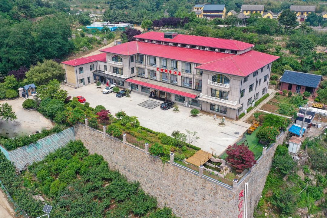 Qingdao Binlin Yishe Hotel