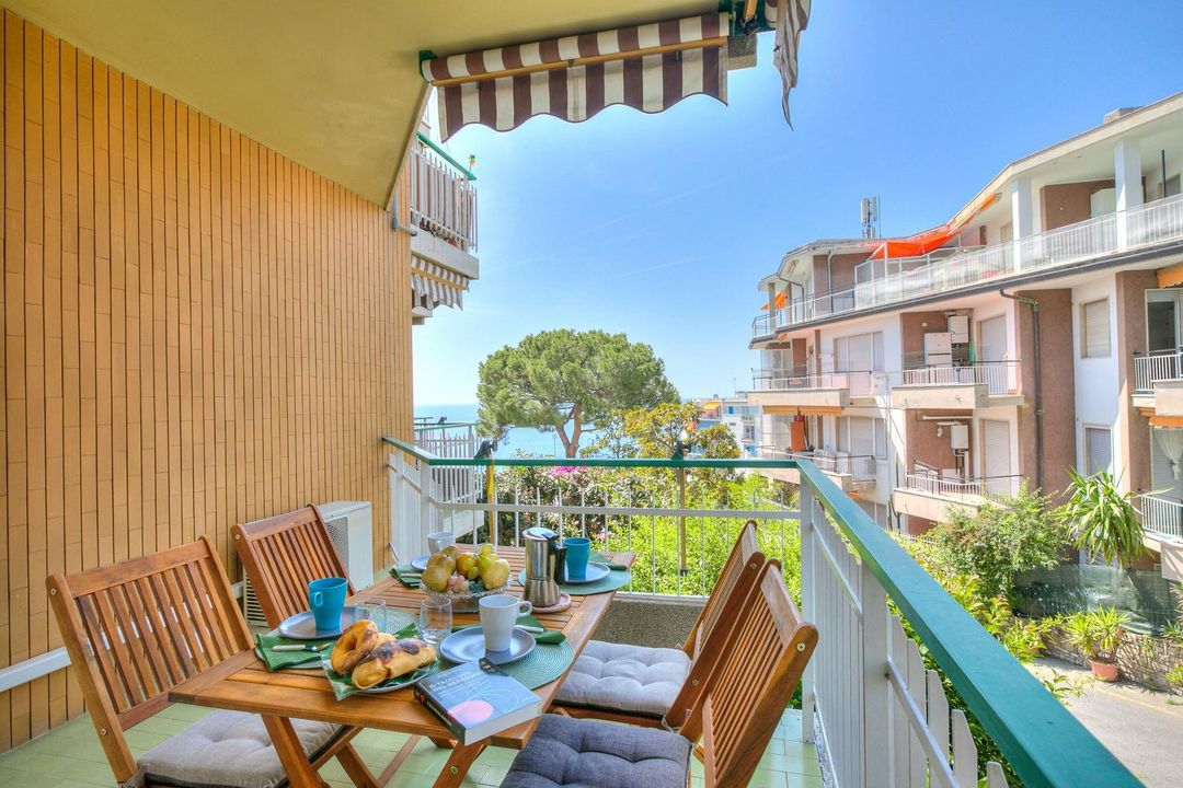 Casa Emma with Sea Glimpse - Happy Rentals