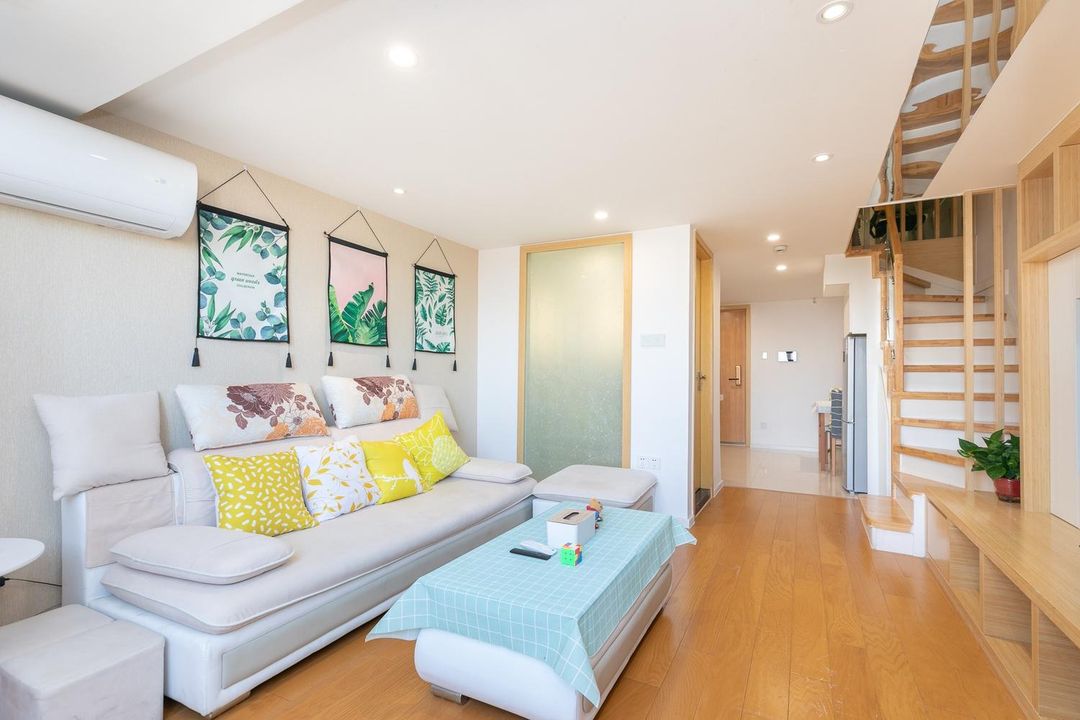 Shanghai Xingxiu (Tangzhen Subway Station)