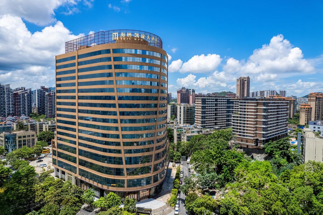 Haina Triumph Hotel (Zhuhai Qianshan Pearl High-speed Railway Station)