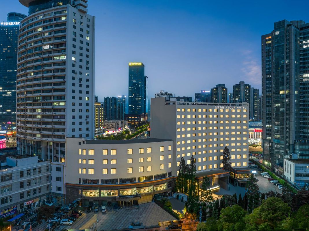 青島金沙灘石油大學亞朵酒店