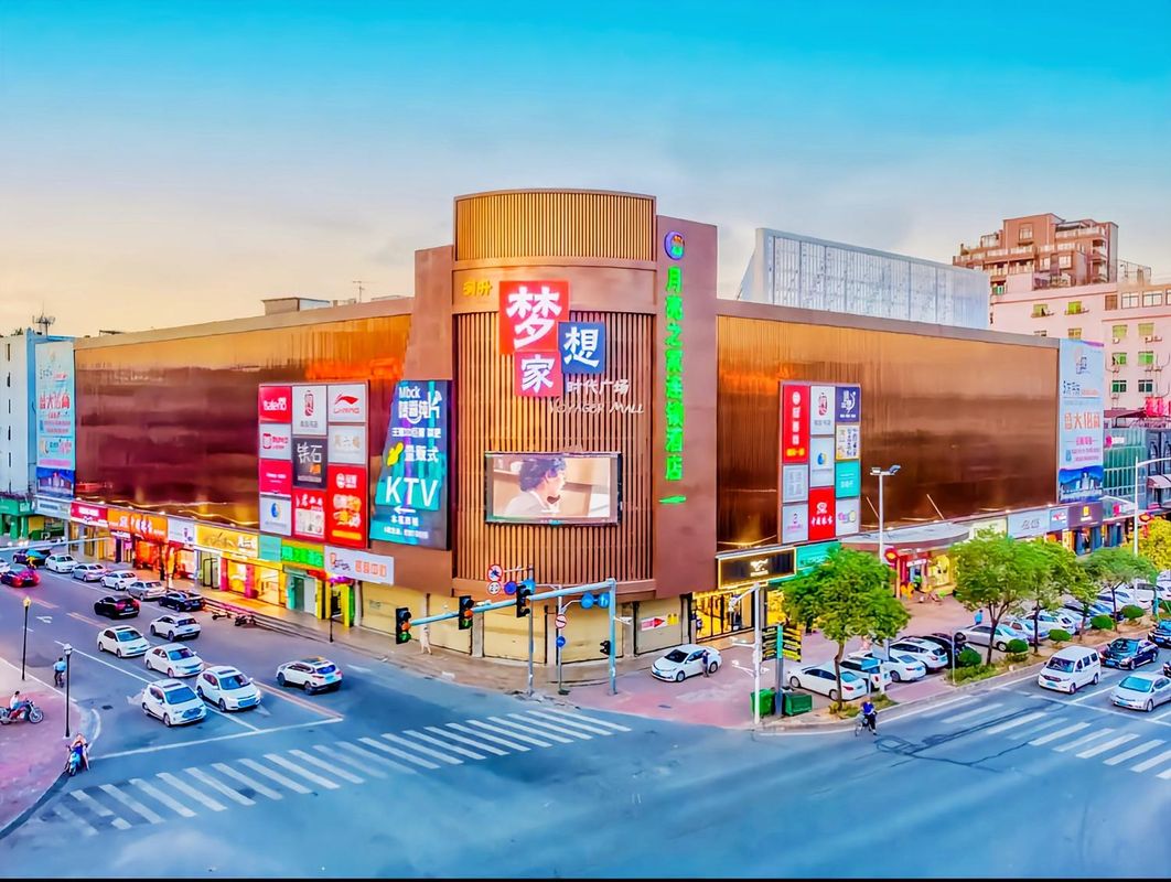 Moon House Chain Hotel (Shi Pai Branch)