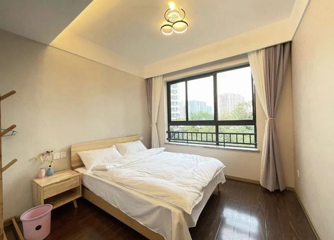 閒雲居民宿(七彩雲南歡樂世界店)