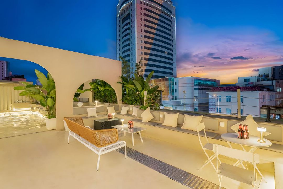 喏喏ROOF·里茲米拉酒店(昆明南屏步行街交三橋地鐵站店)