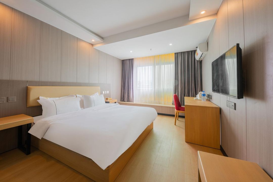 Huizhou Yiqing Luxury Hotel (Zhongkai Bus Terminal)