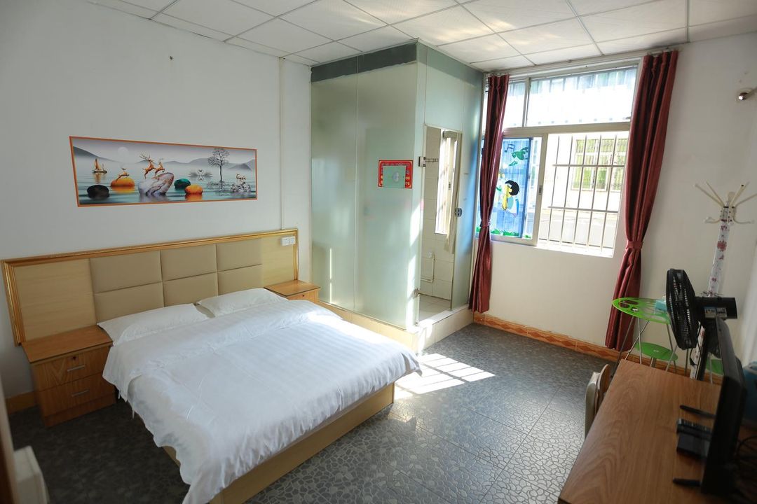 Yuelai inn, middle street, south mound, zhongshan