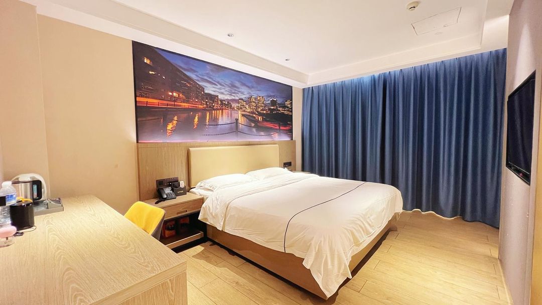 Liyu Hotel (Shenzhen Longgang Nanlian Subway Station)