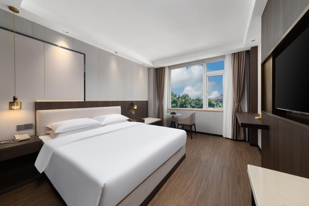 Come to stay at Star S Hotel (Chongzhou Wanda High-speed Railway Station)