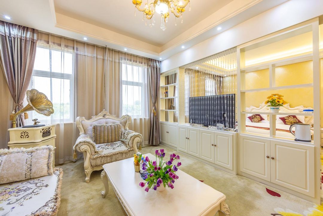 Hongtu Business Hotel