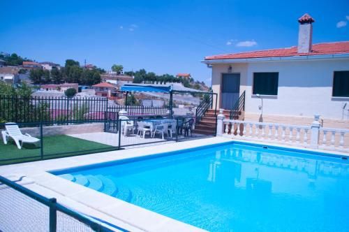 Valdelaguna landmark hotels background