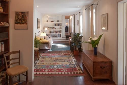 Grand Piano Apartment