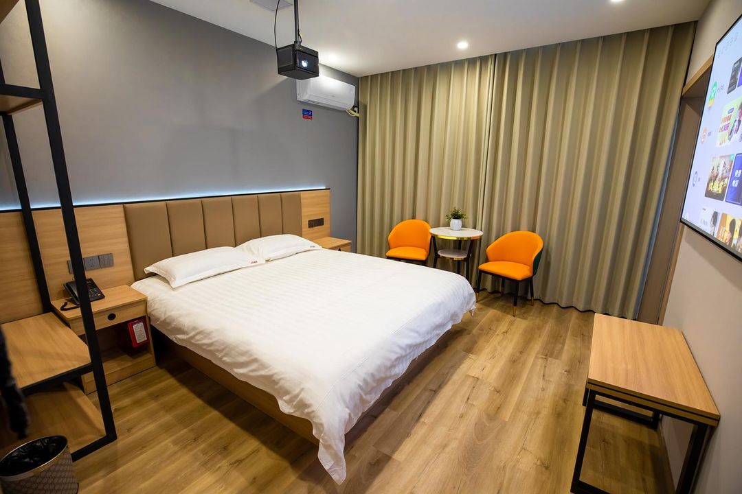 Shell Hotel (Yangzhou University Wenhui Road Campus)