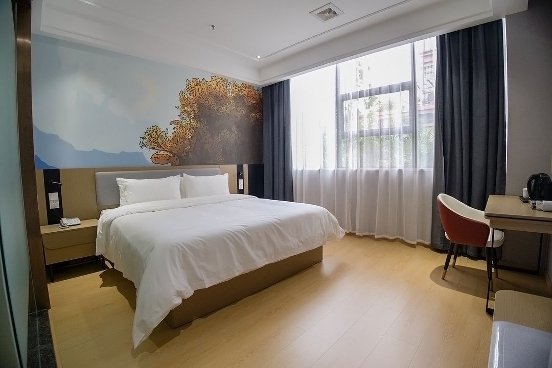 Junyi Hotel (Huangshi Yingbin Avenue Wanda)