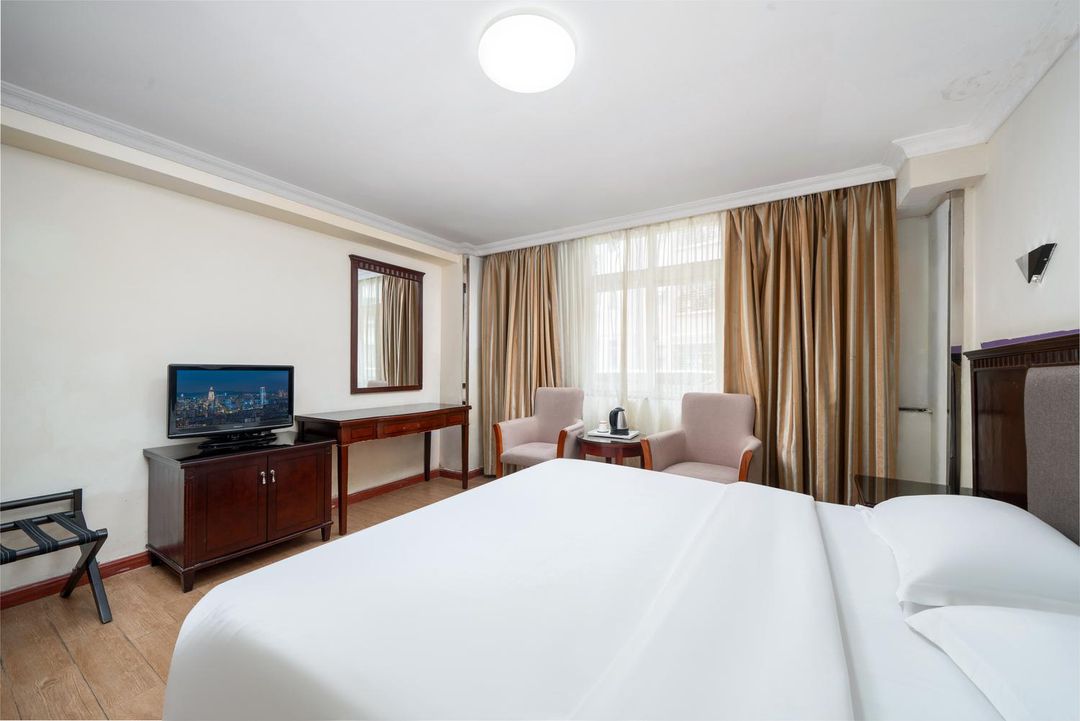 八號連鎖酒店(深圳春風路向西村地鐵站店)