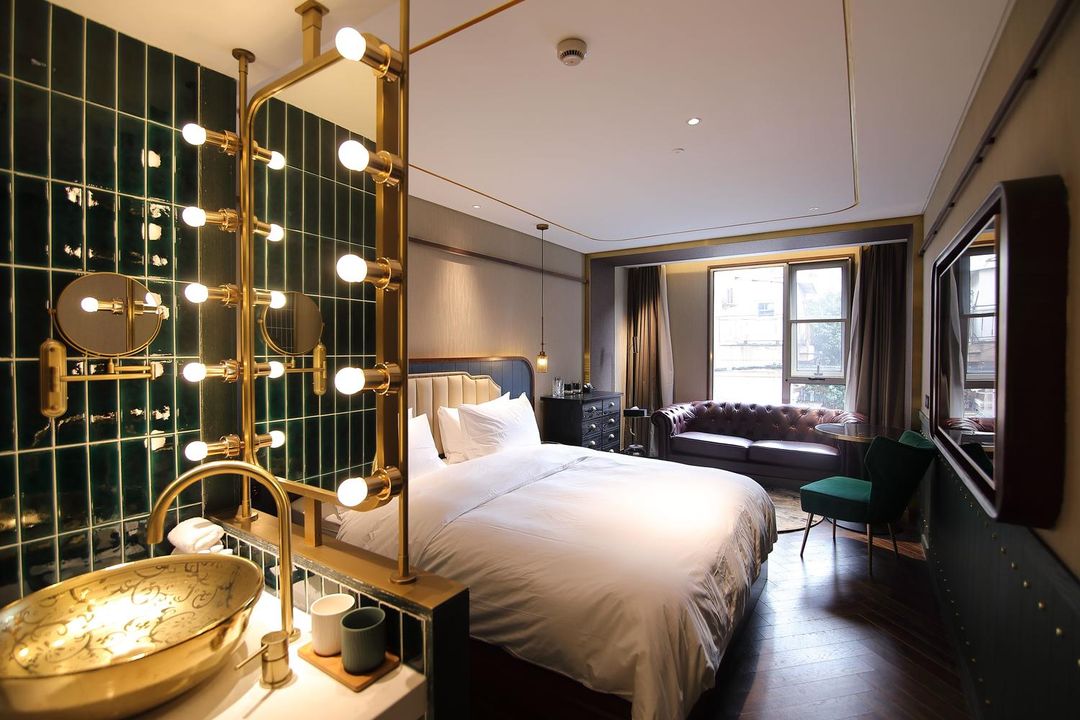 Yijian 0733 Cinema E-sports Smart Hotel (Hejiatu Food Street Zhuzhou No. 8 Middle School)