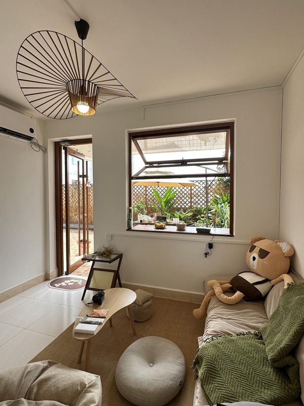 Huayu Girls Youth Hostel (Sun and Moon Twin Towers)