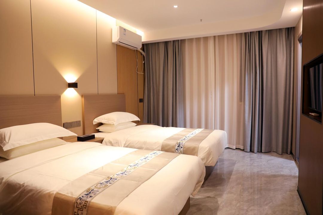 Yuening Hotel (Nanjing University Xianlin Subway Station)