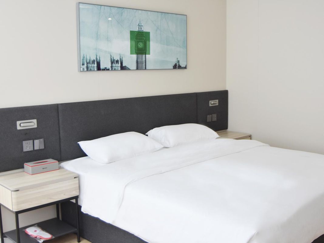 Junyi Chain Hotel (Guanyun County Yufeng Town Hotel)