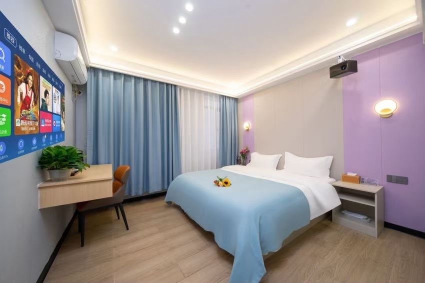 Qingning Smart Travel Hotel (Qingyuan Changlong Subway Station Store)