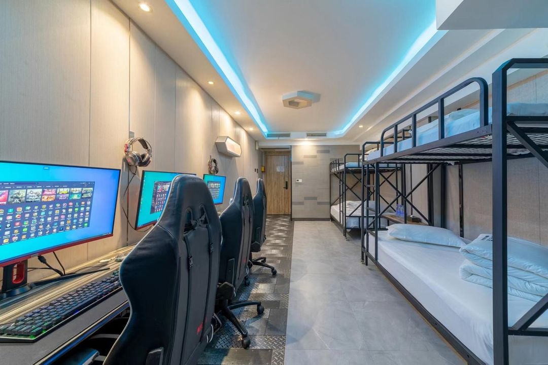 Yunzhan e-sports Hotel (Hunan Industrial and Commercial University Subway Station)