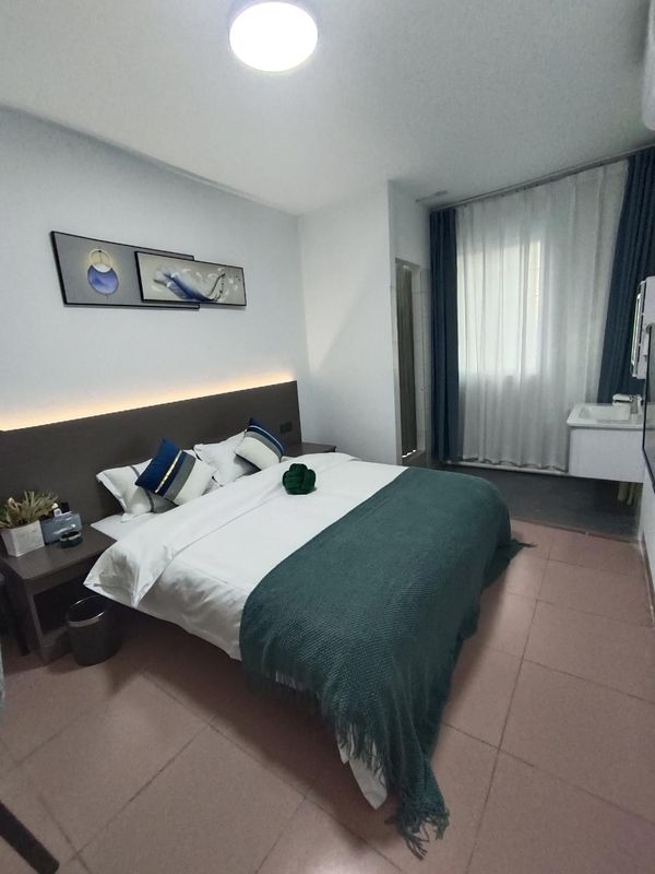 Yihaijian Apartment