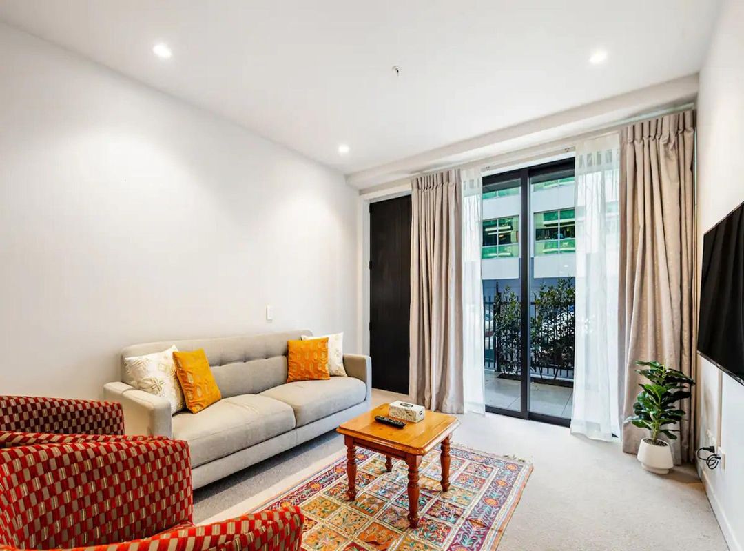 Spacious Mount Eden Apartment