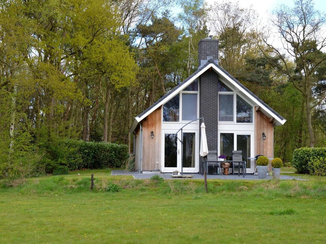 Enticing Holiday Home in Reutum With Sauna