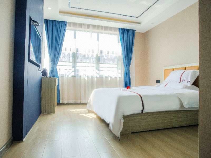 Yifeng Hotel (Changsha Yanghu Wetland Subway Station Huiju)