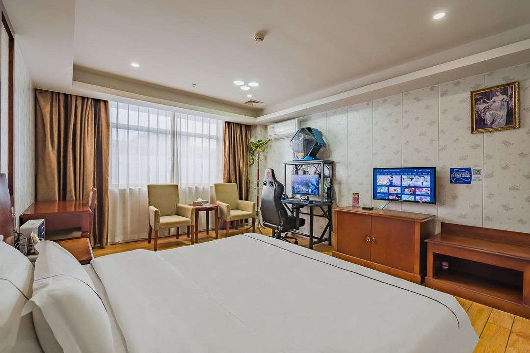 Bense E-Sports Hotel (Huizhou Sandong High-Speed Rail South Station)