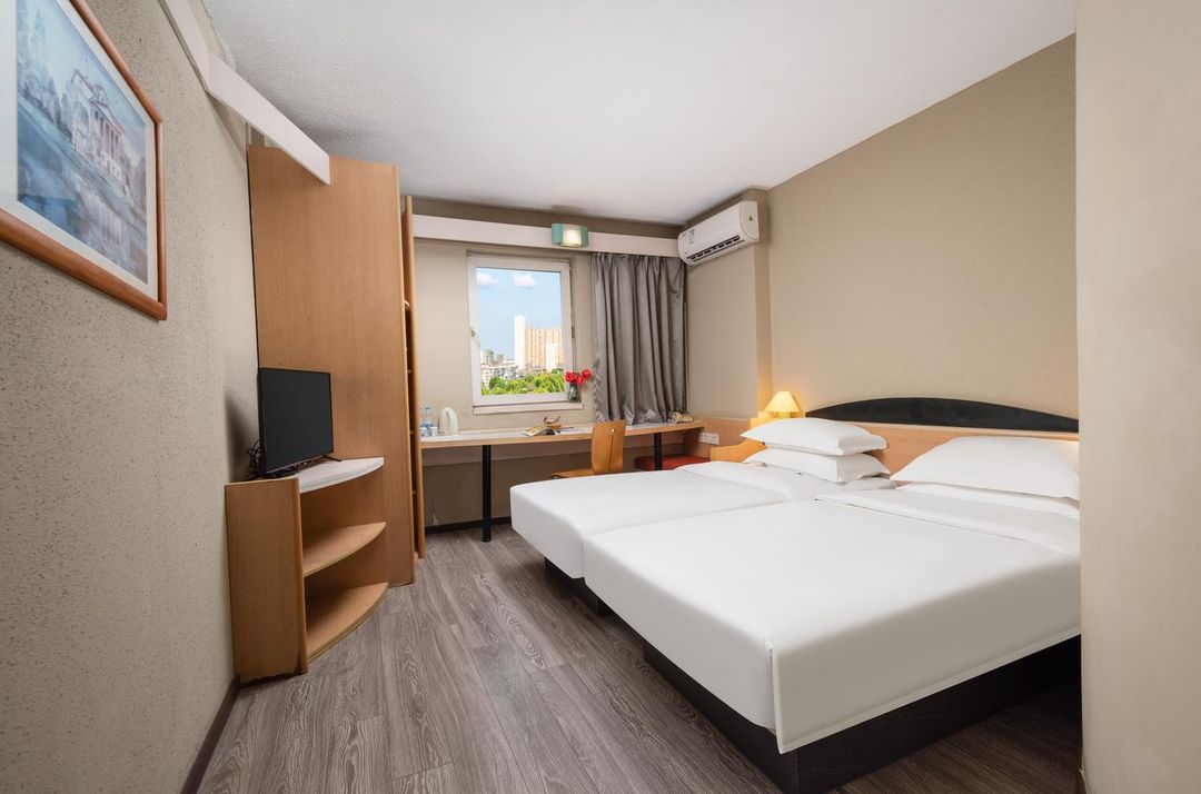 Yixiang Hotel (Wuhan Wansongyuan Wangjiadun East Metro Station)