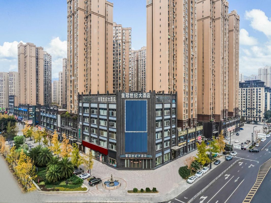 Crown Century Hotel (Chengdu Phoenix Mountain Sports Center Dafeng Subway Station)