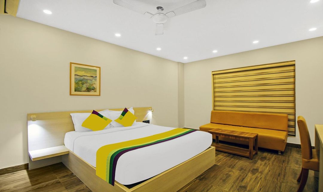 Itsy Hotels Transit Express Near Sealdah Station