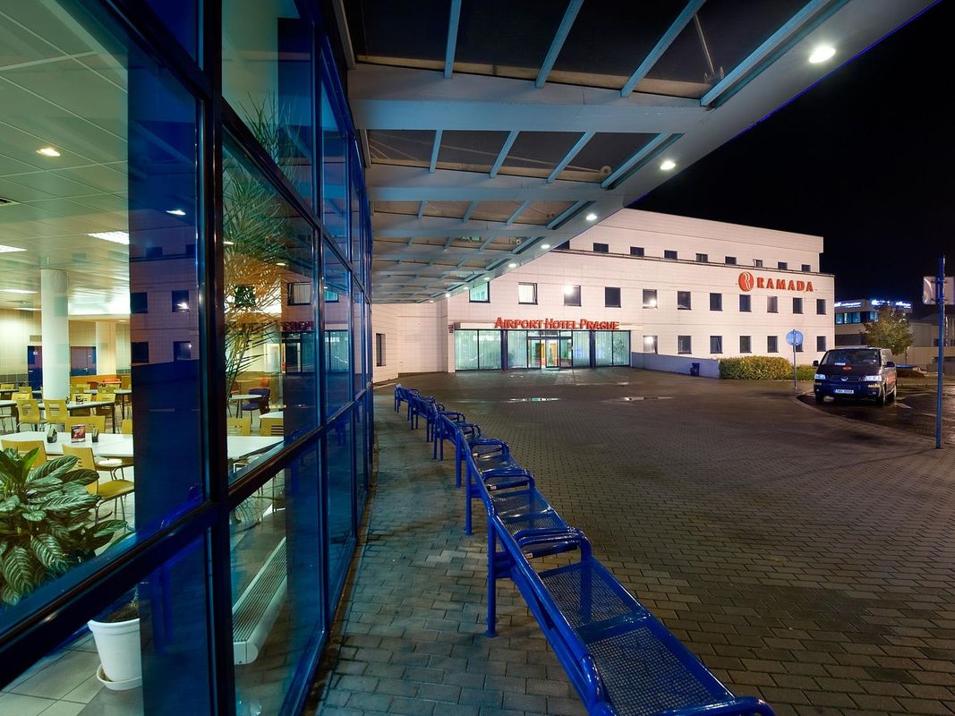 布拉格機場溫德姆華美達酒店