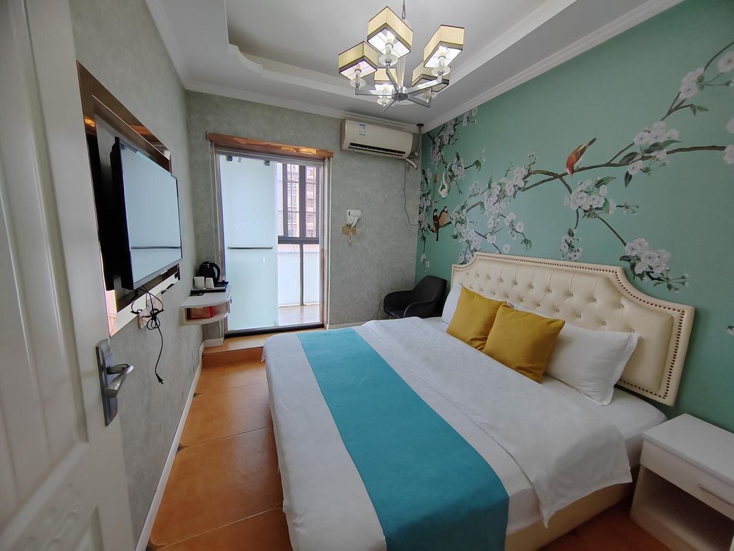 Yichen Apartment (Wuhan Station Branch)