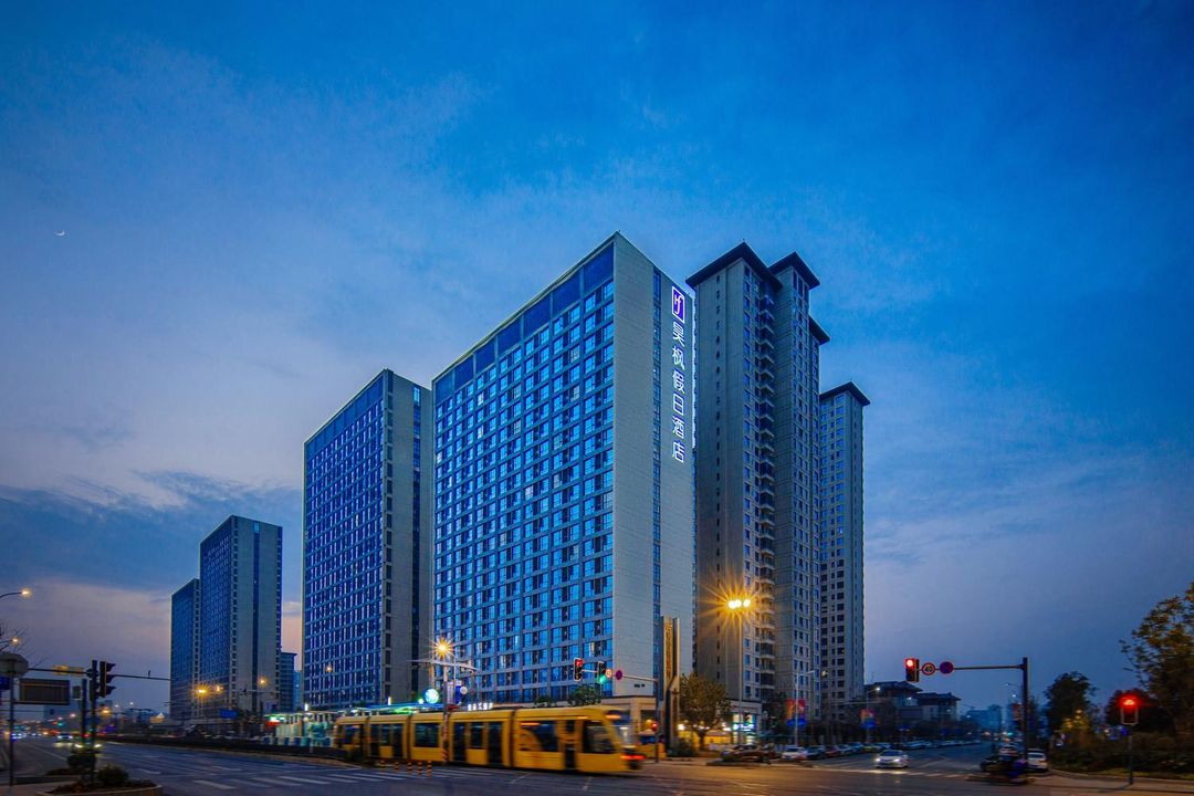 昊楓假日酒店(菁蓉湖科幻館店)