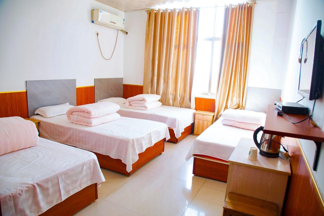 Hongyuan Business Hotel