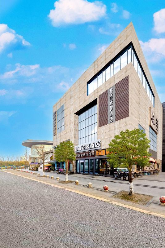 Urban Luxury Hotel (Jingxi Road Subway Station Branch)