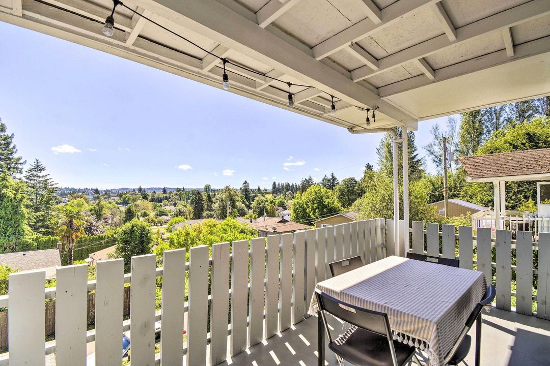 Scenic Bremerton Getaway w/ Spacious Deck!