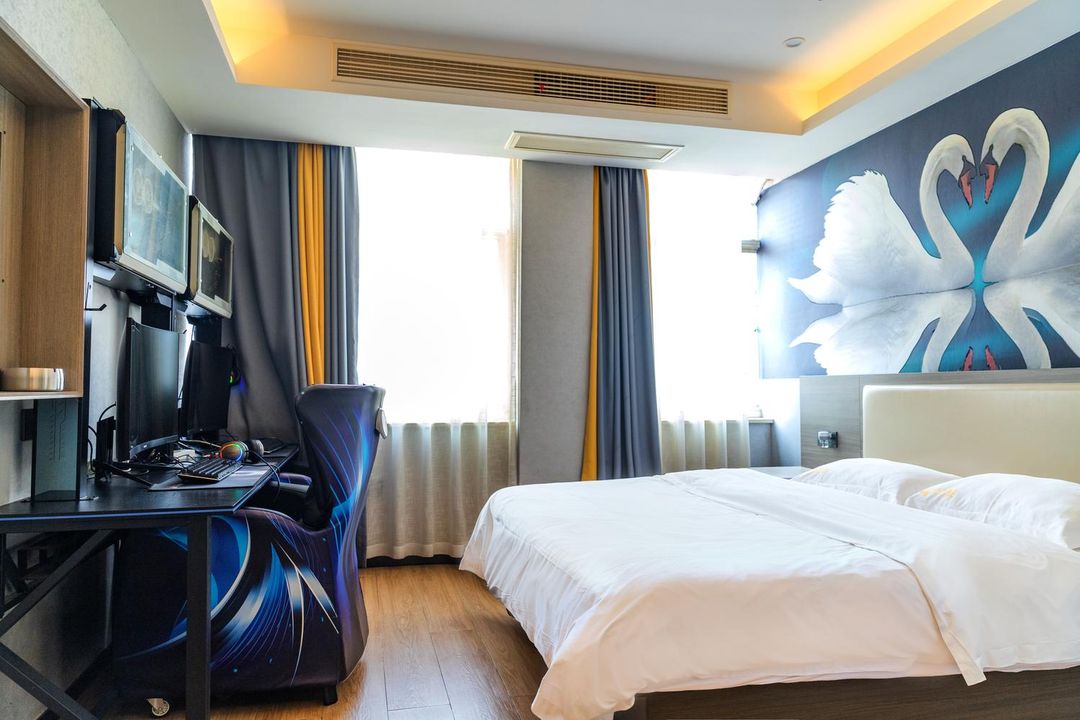 Yueya Hotel (Wujiang Sanli Bridge Food Street)