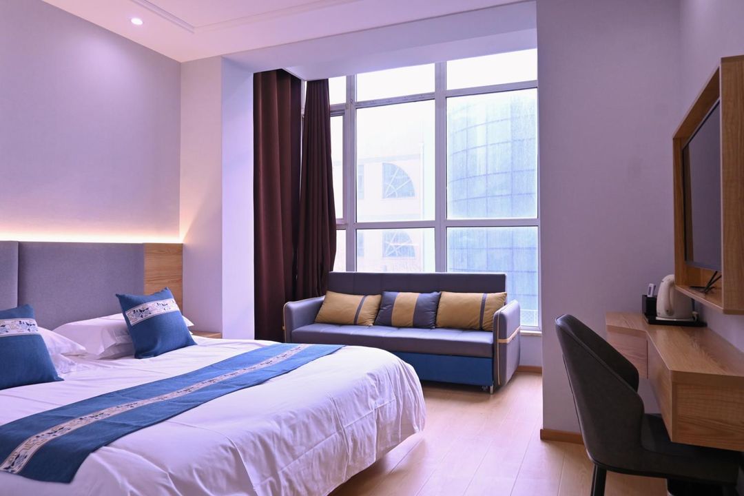 Home Inn Huaxuan Collection Hotel (Beijing Shuangjing Subway Station)