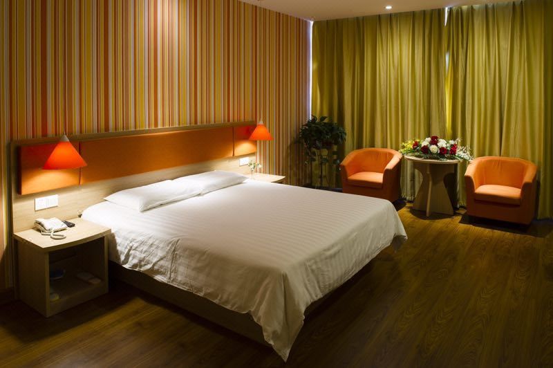 如家酒店(武漢金港汽車零部件工業園店)