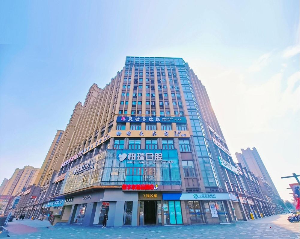 Chengdu Yuexiangjia Boutique E-sports Audio-visual Hotel (Honggaolu Subway Station )