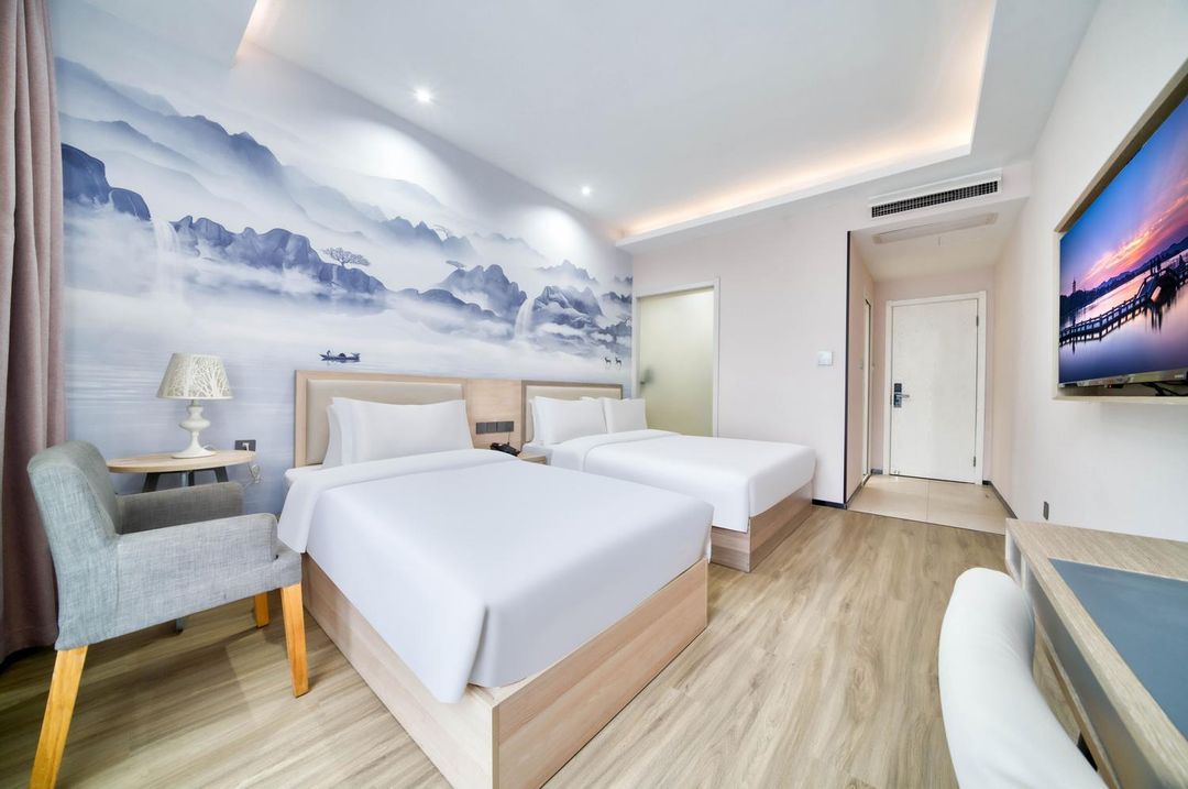 Hangzhou Luming Linshe Hotel (Qingchun Square Subway Station)