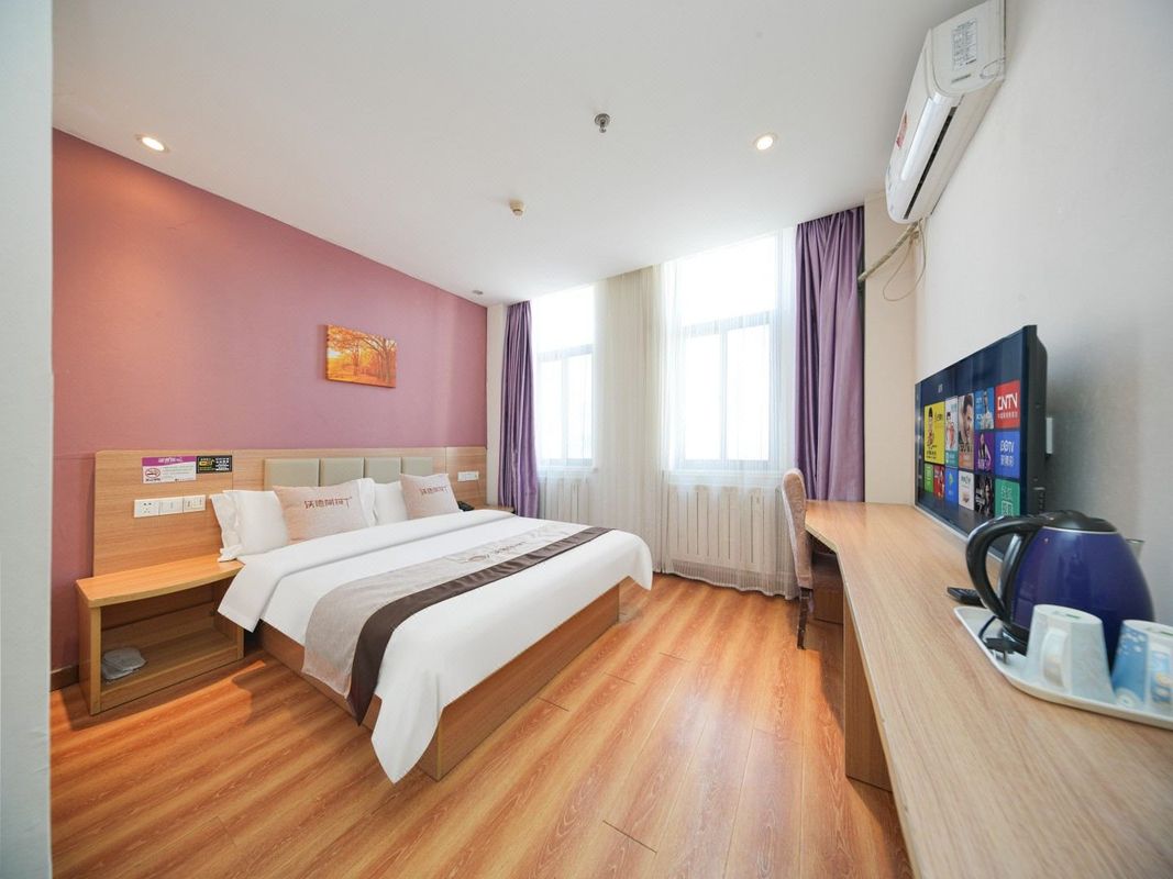 Ward Aladdin Hotel (Changjiang East Road Huangdao Golden Beach Branch)