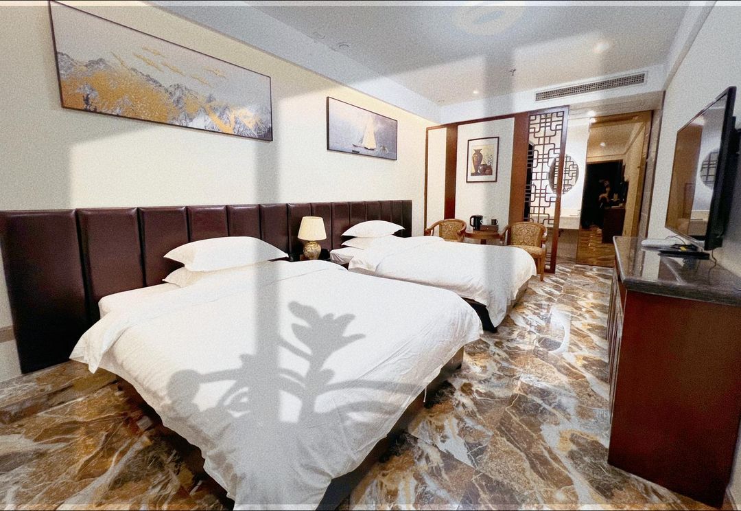 Tin Lan Yue Shi Hotel