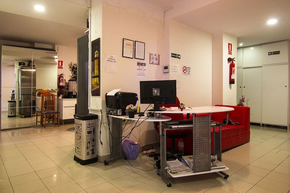 Go BCN Hostal Ideal Badal - Hostel
