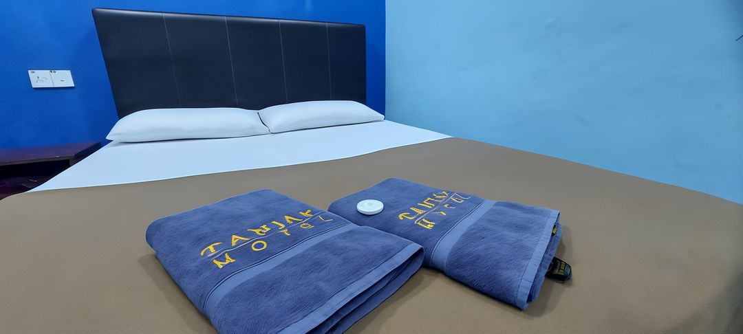 OYO 90937 Tanjak Hotel