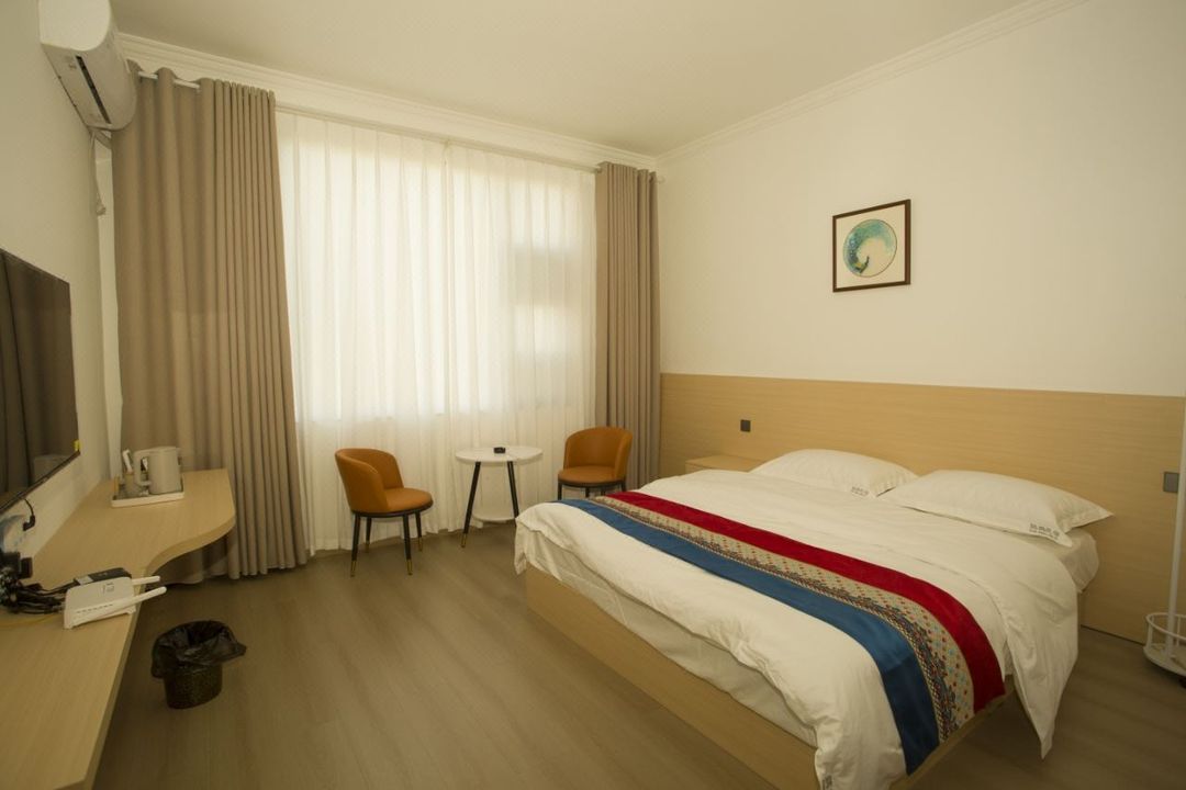 Yulong Kunpeng Homestay (Lijiang High-Speed Railway Station)