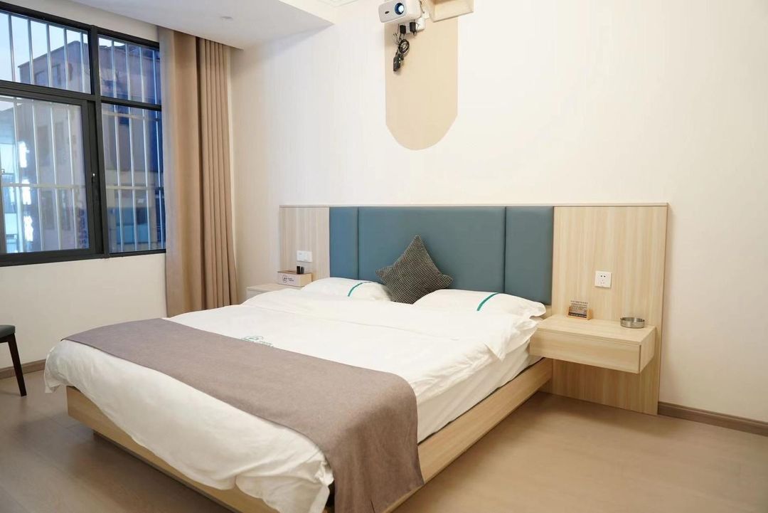 Kunming Crescent Movie Hotel (Datou Skyscraper Shopping Center)